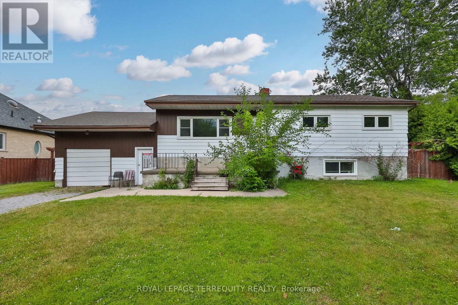254 LAKELAND CRESCENT - 2