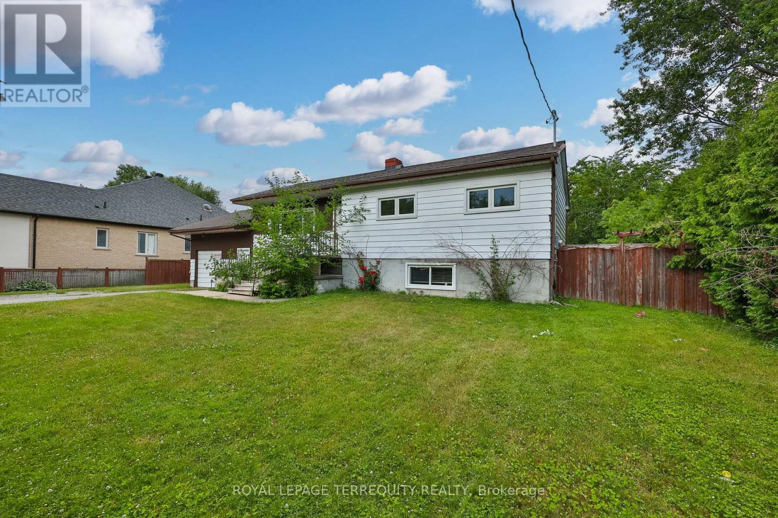 254 LAKELAND CRESCENT - 3