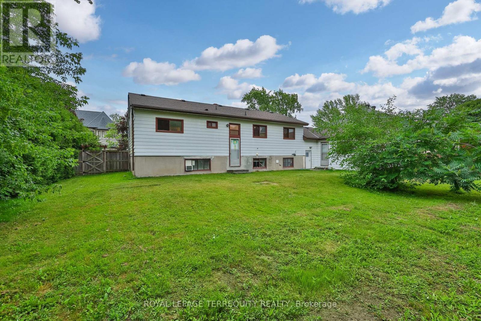 254 LAKELAND CRESCENT - 4