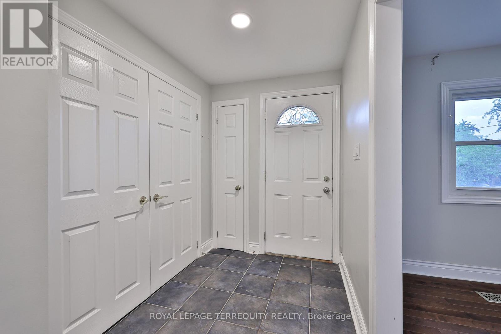 254 LAKELAND CRESCENT - 5