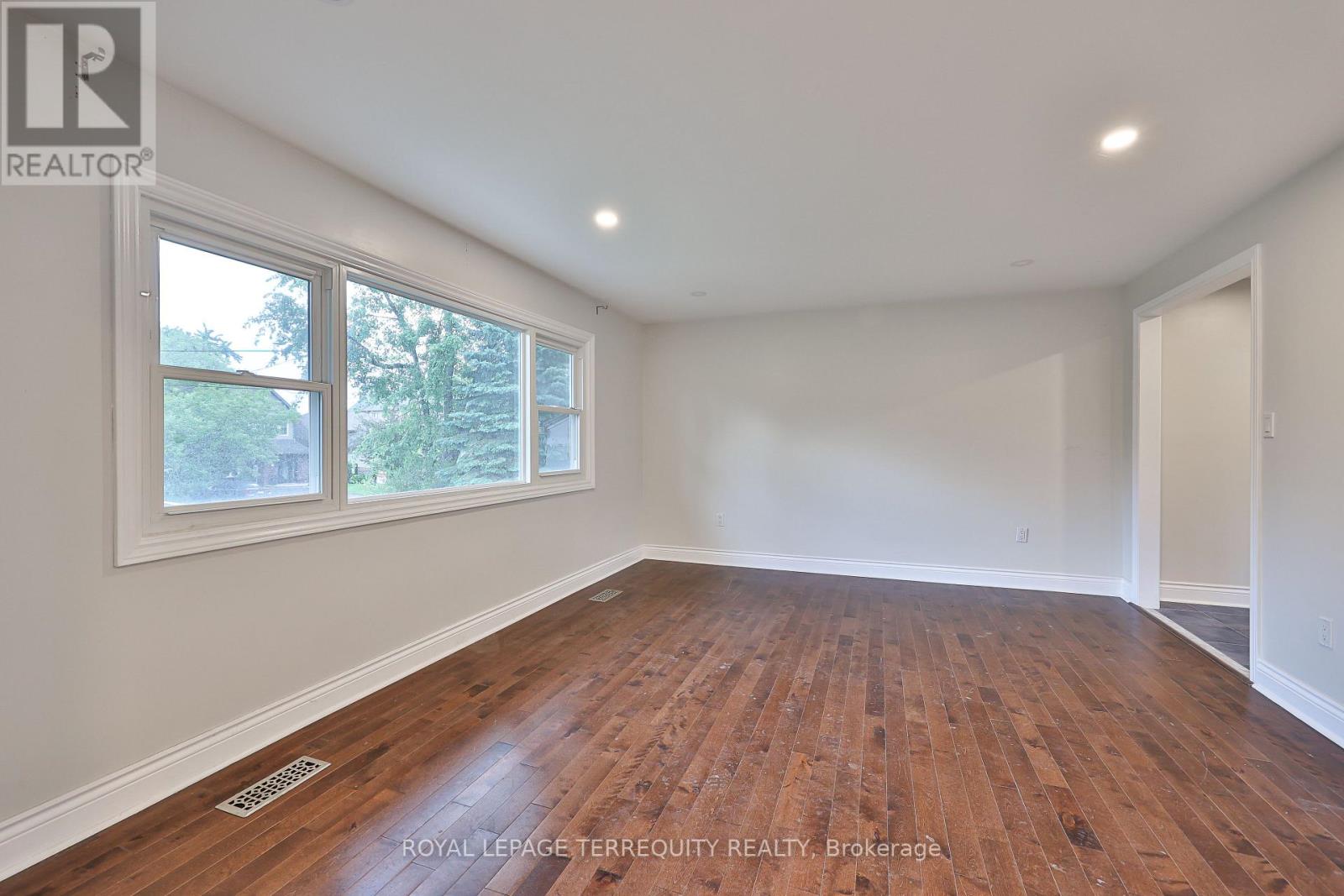 254 LAKELAND CRESCENT - 6