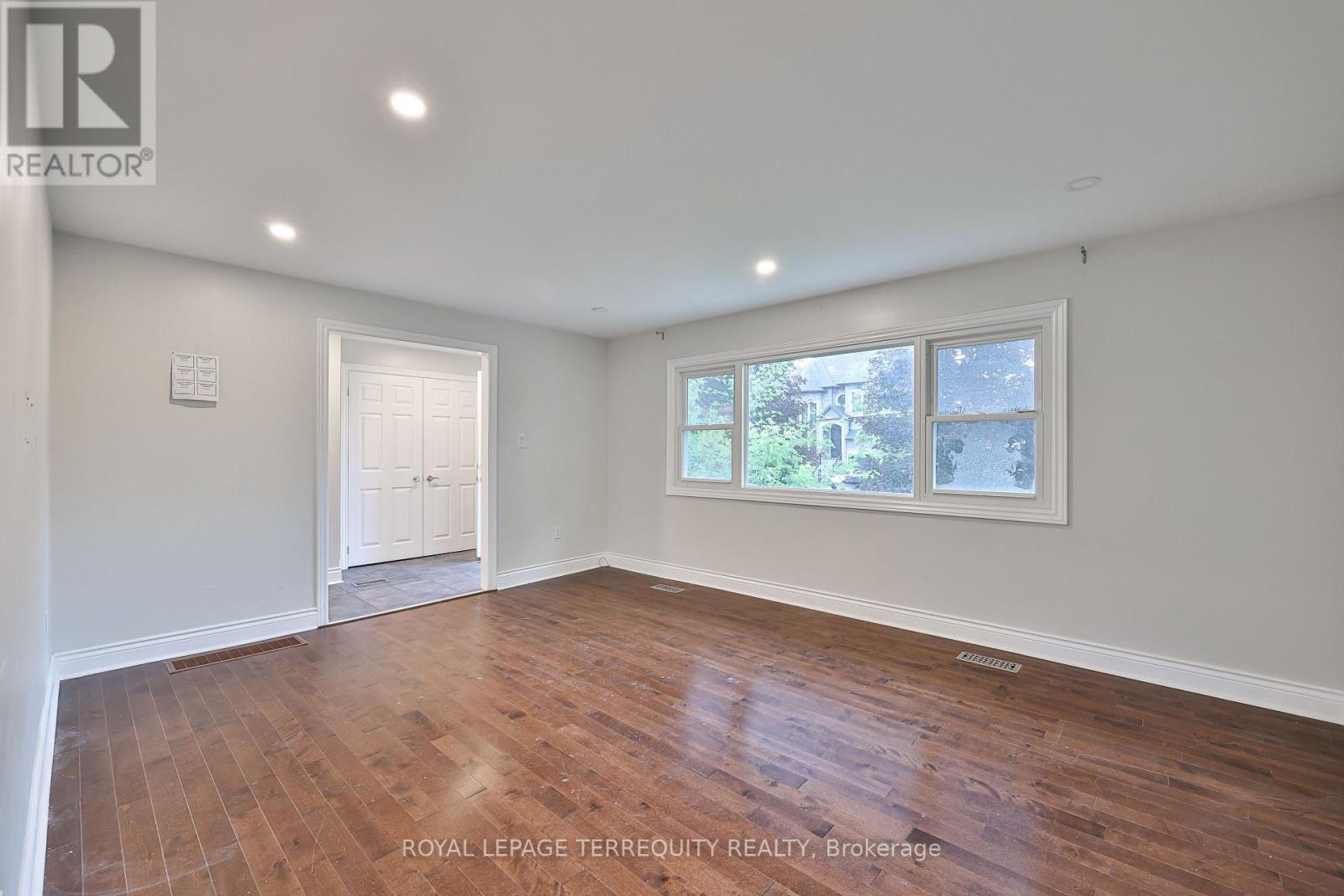 254 LAKELAND CRESCENT - 7