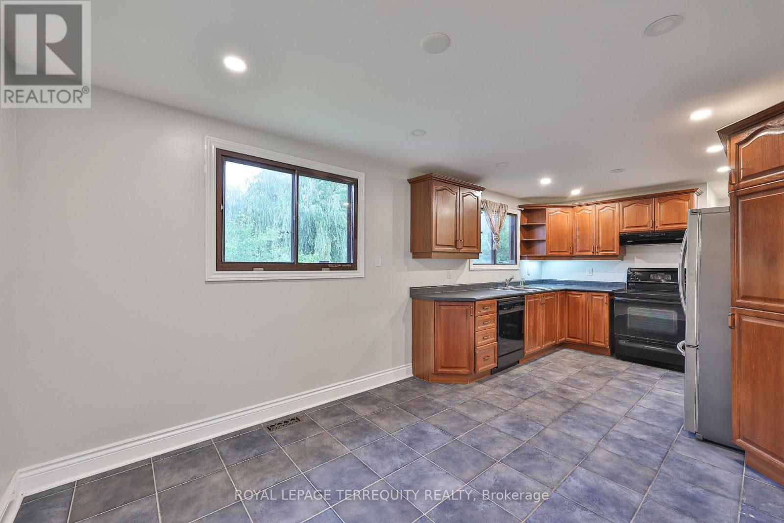 254 LAKELAND CRESCENT - 9