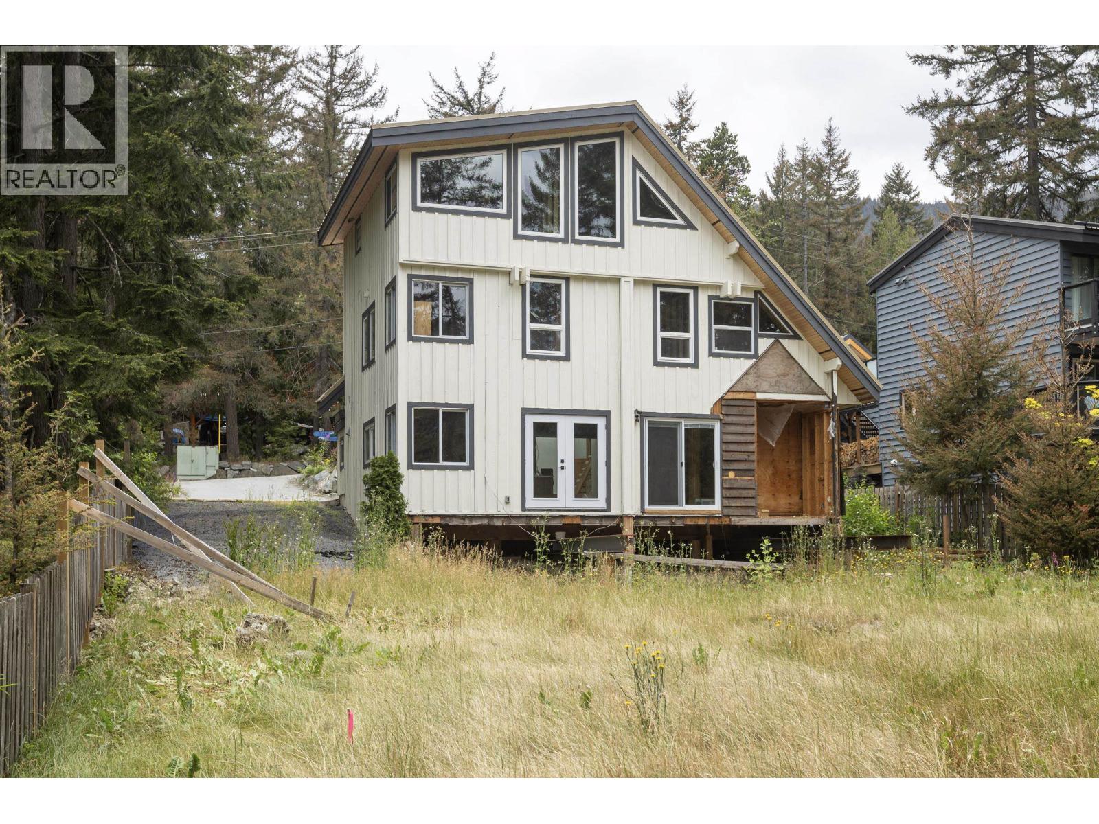 9199 EMERALD DRIVE, Whistler — photo 2