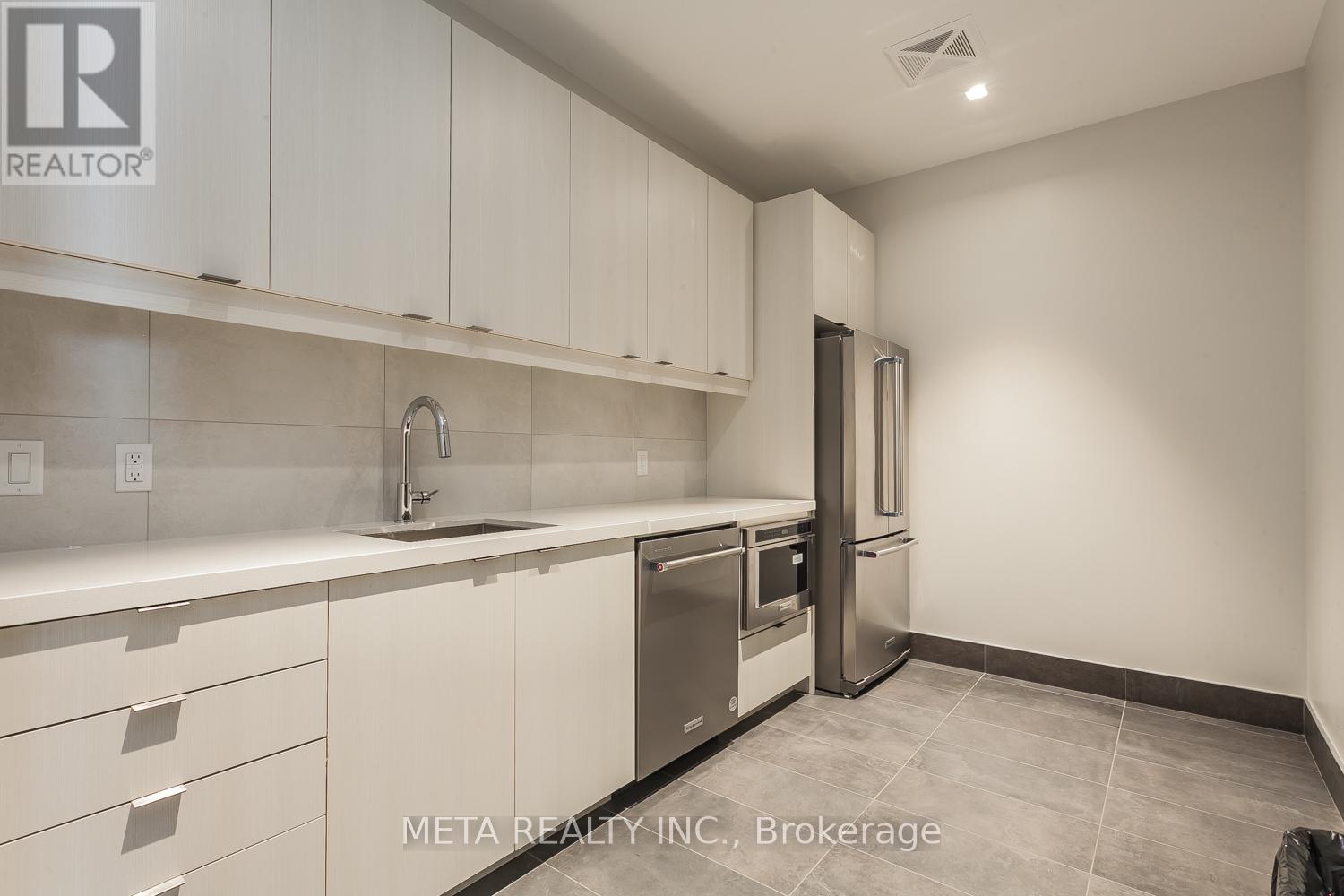 #322 2545 SIMCOE STREET N - 26