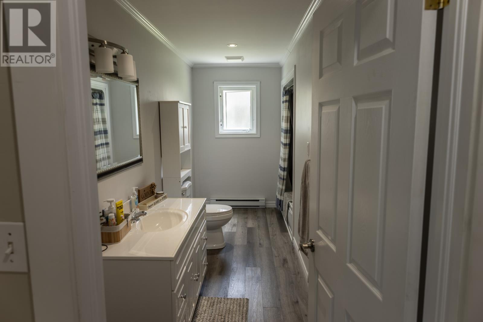 21 Seventh Avenue - Image 15