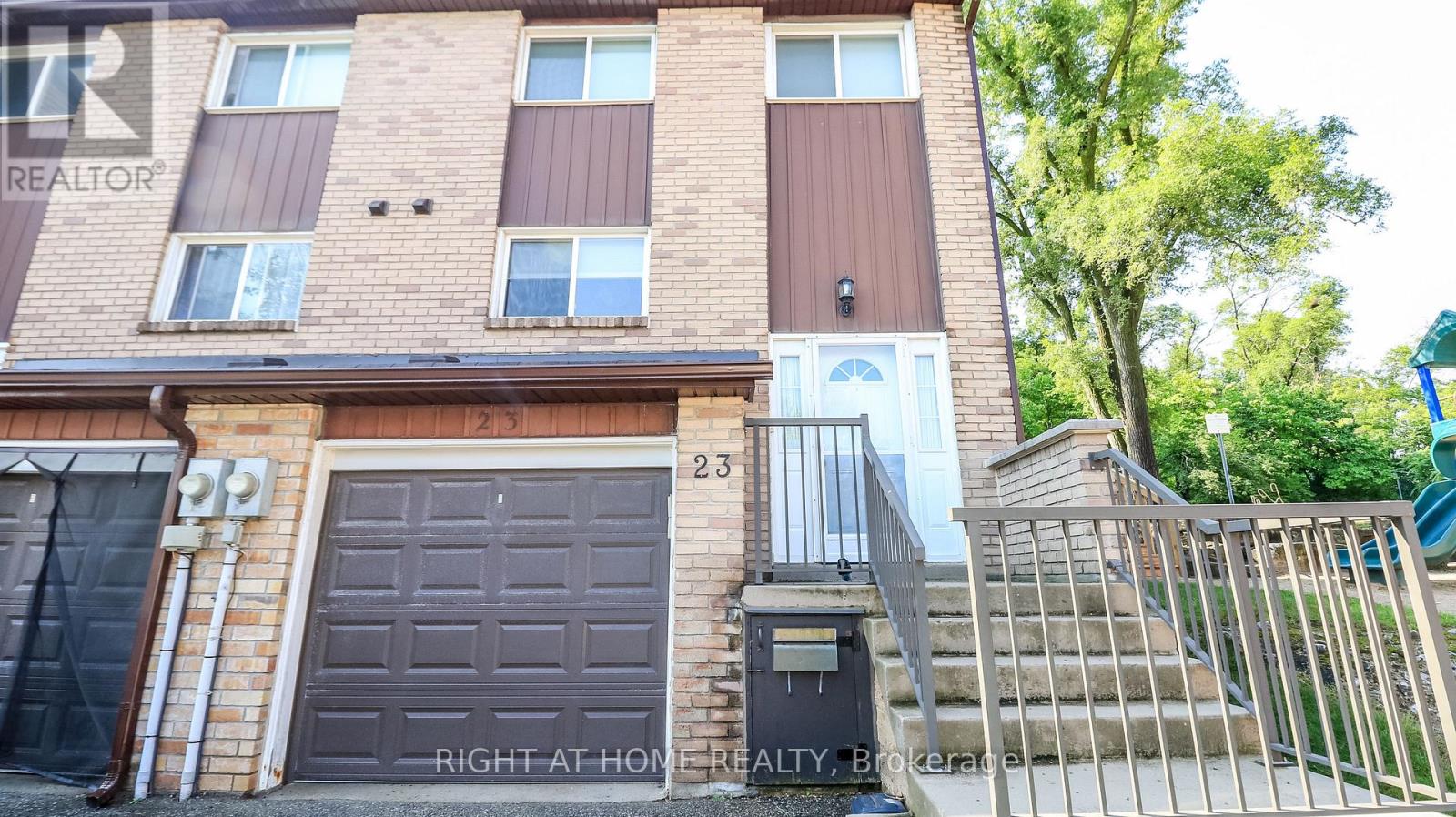 #23 52 ADELAIDE STREET - 27