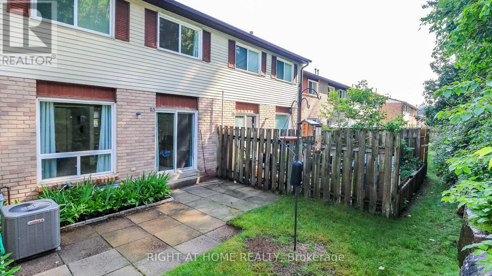 #23 52 ADELAIDE STREET - 34