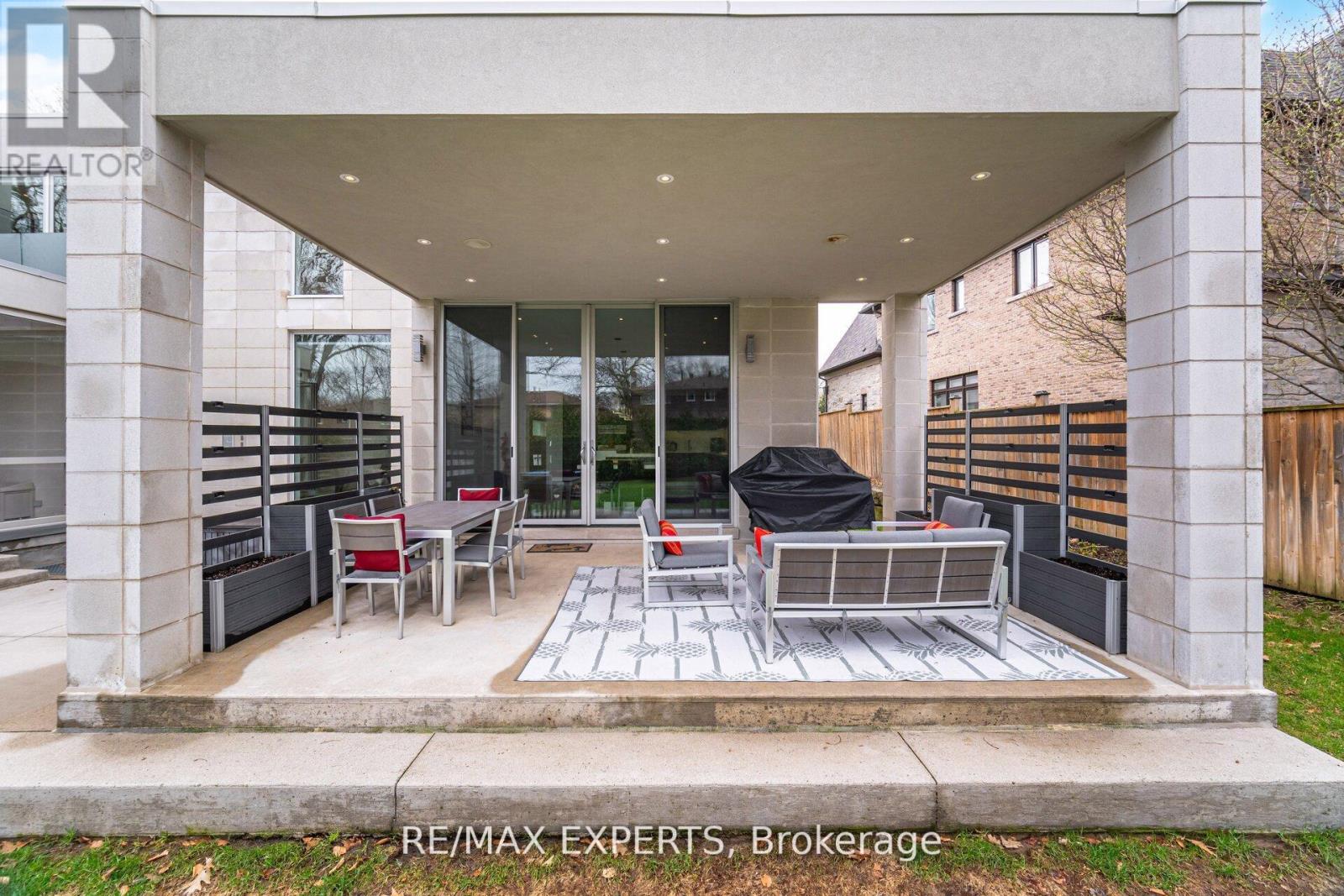 1527 GLENHILL CRESCENT - 40