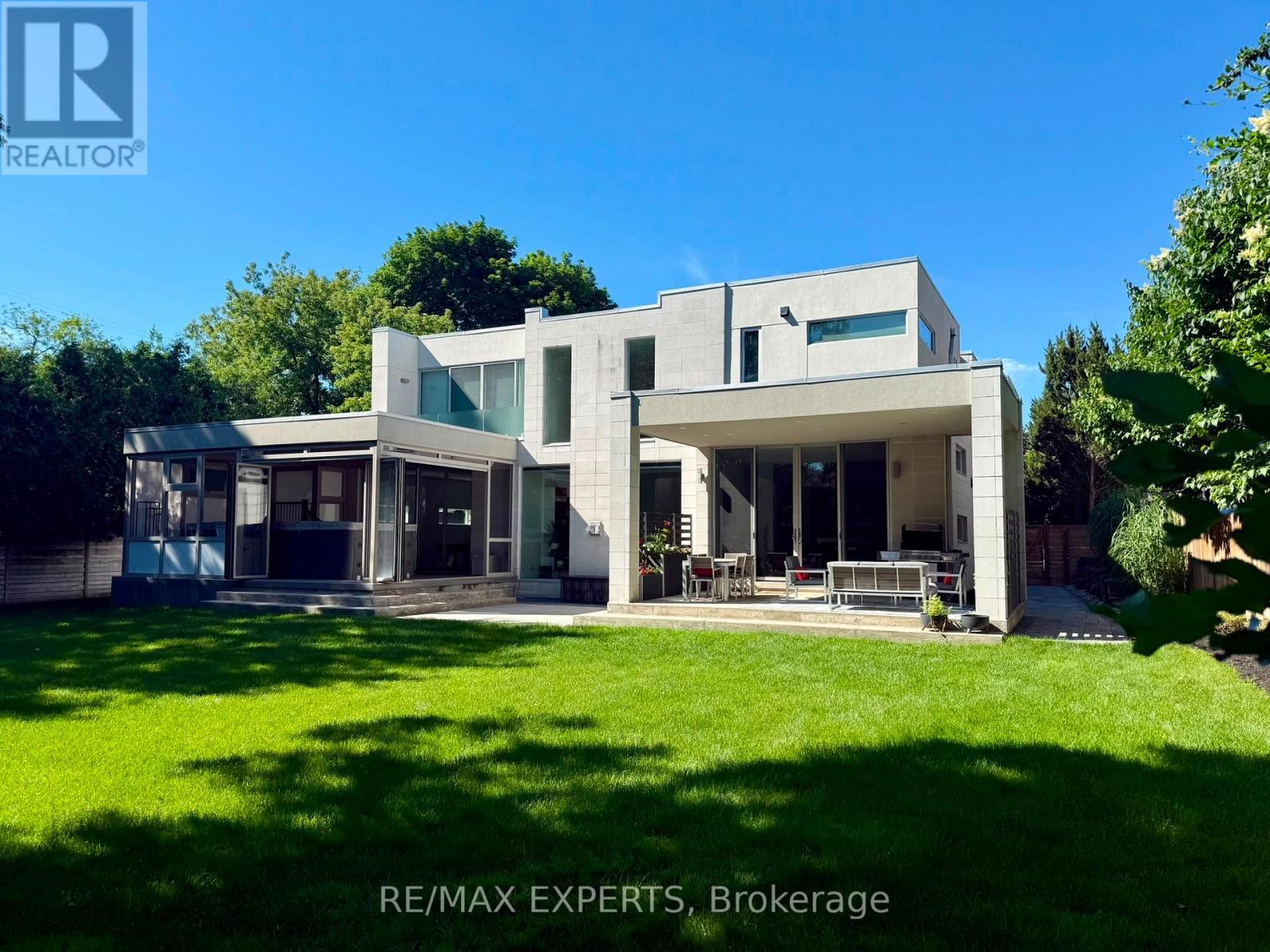 1527 GLENHILL CRESCENT - 46