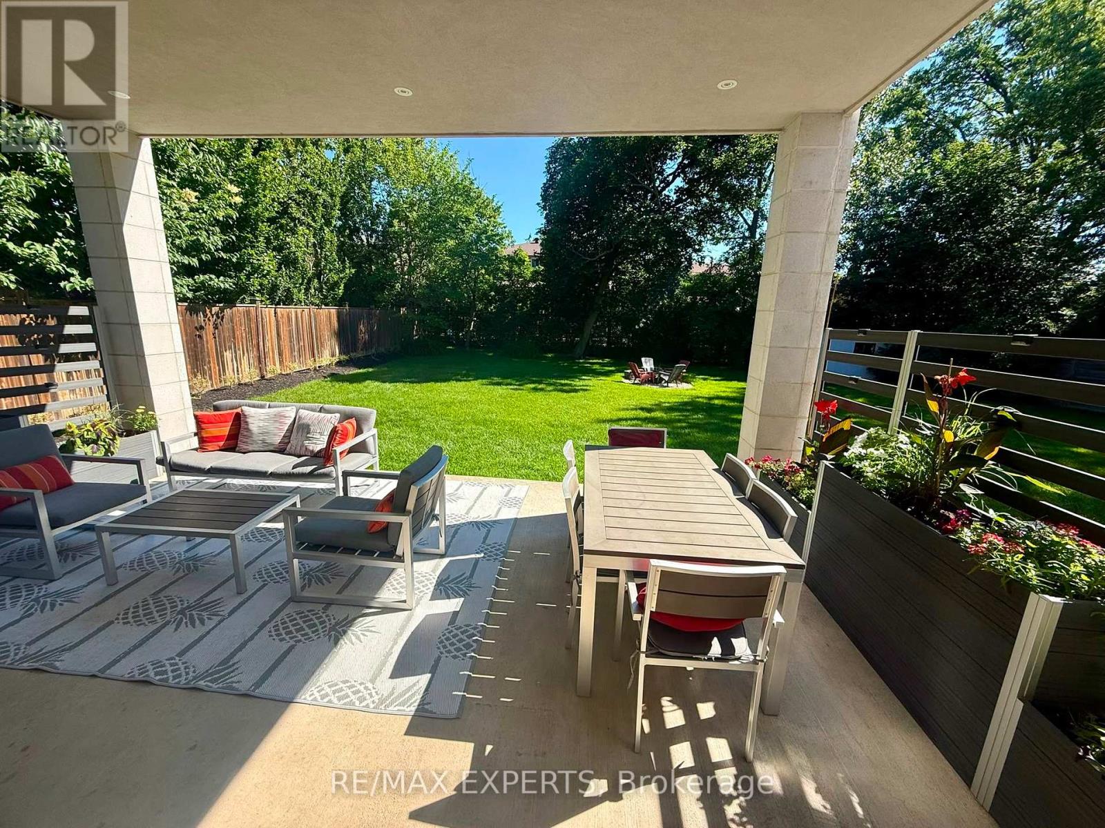 1527 GLENHILL CRESCENT - 48