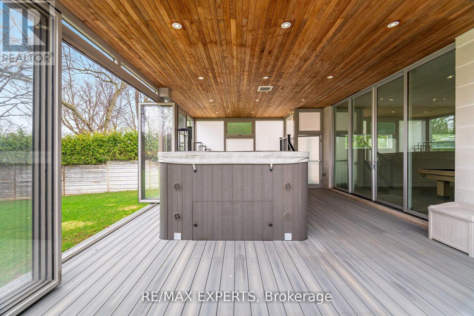 1527 GLENHILL CRESCENT - 42