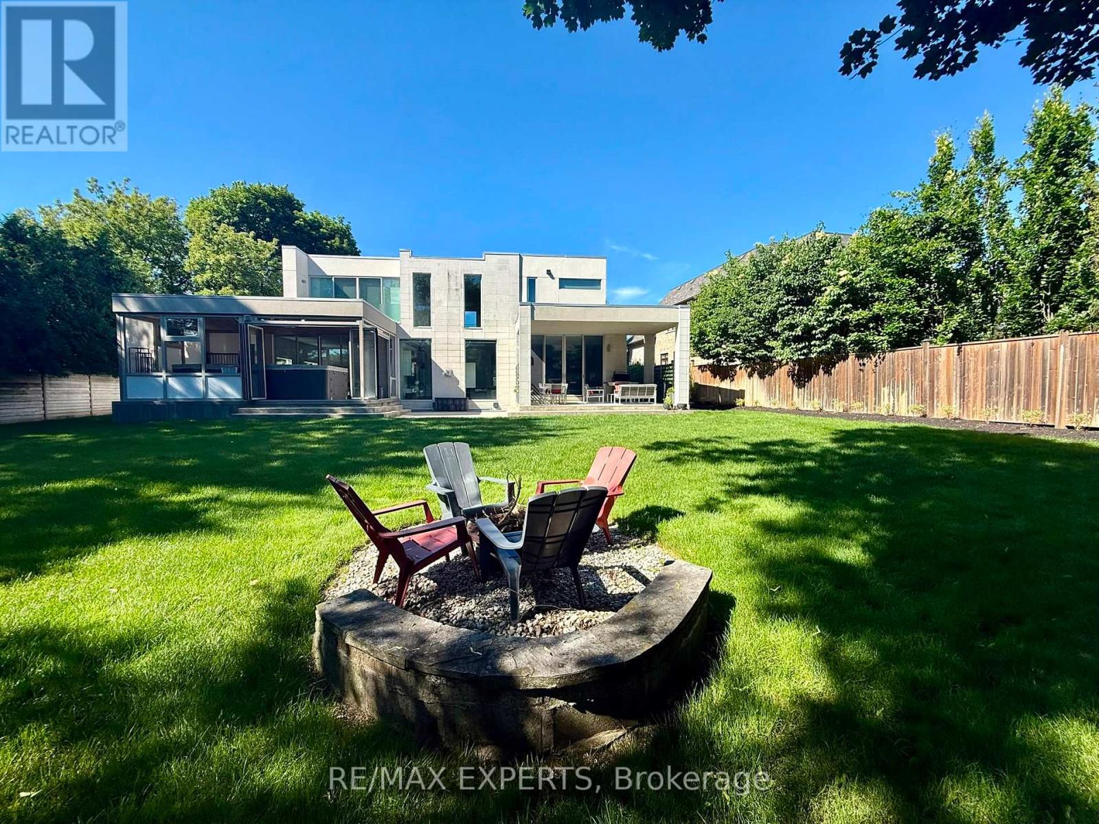 1527 GLENHILL CRESCENT - 47