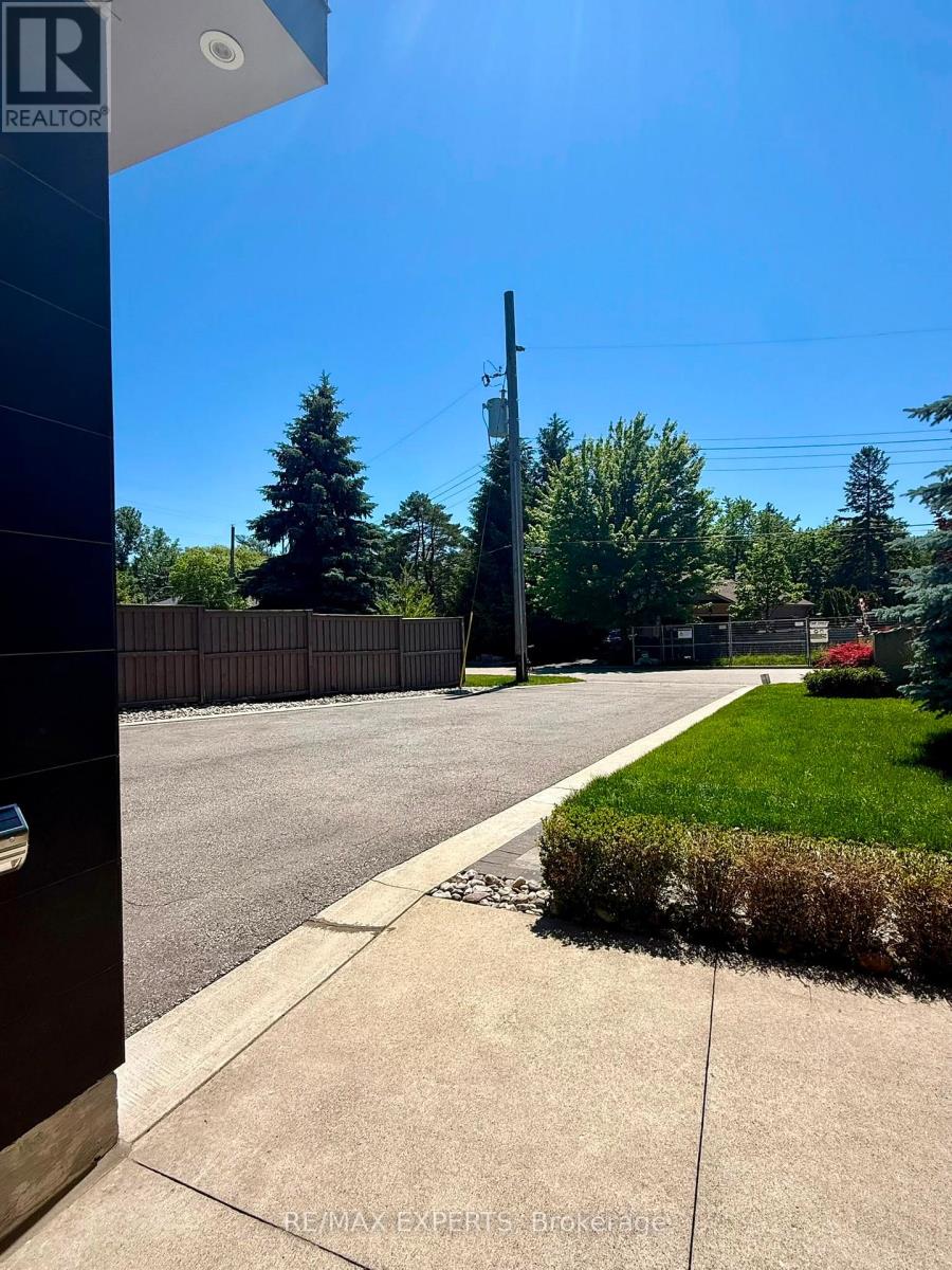 1527 GLENHILL CRESCENT - 3