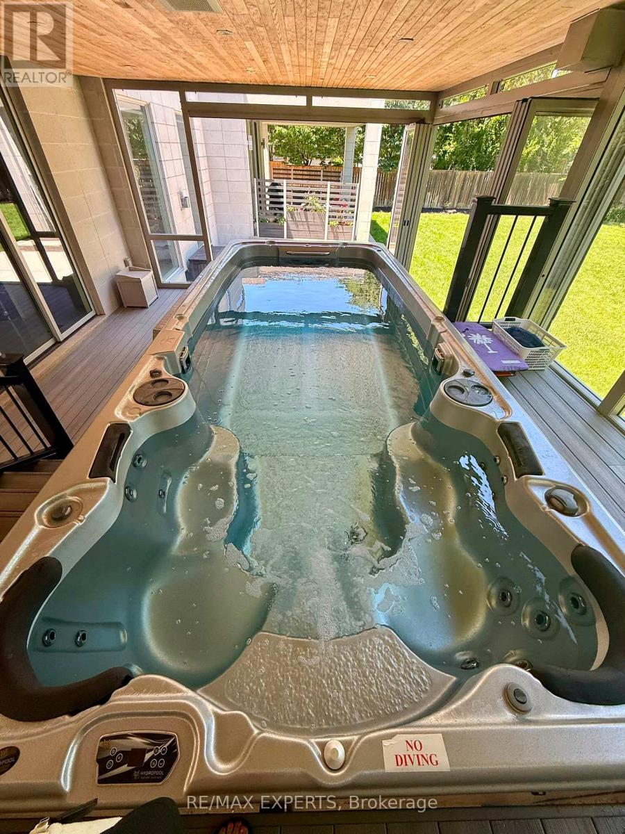 1527 GLENHILL CRESCENT - 43