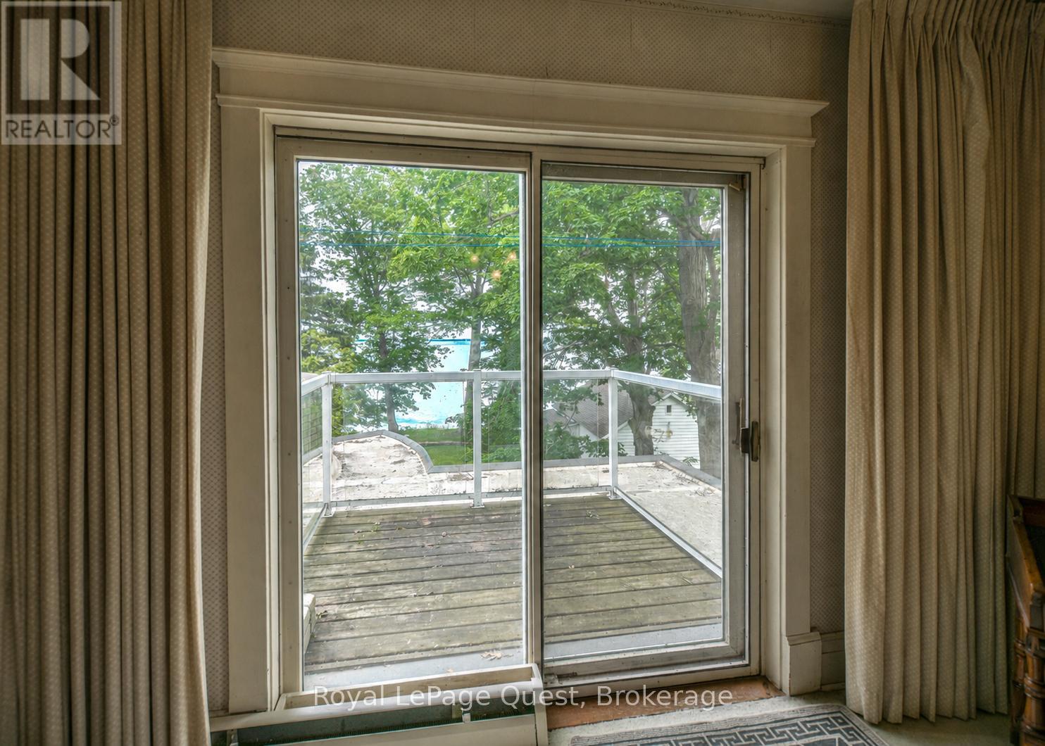 258 BAY STREET - 36