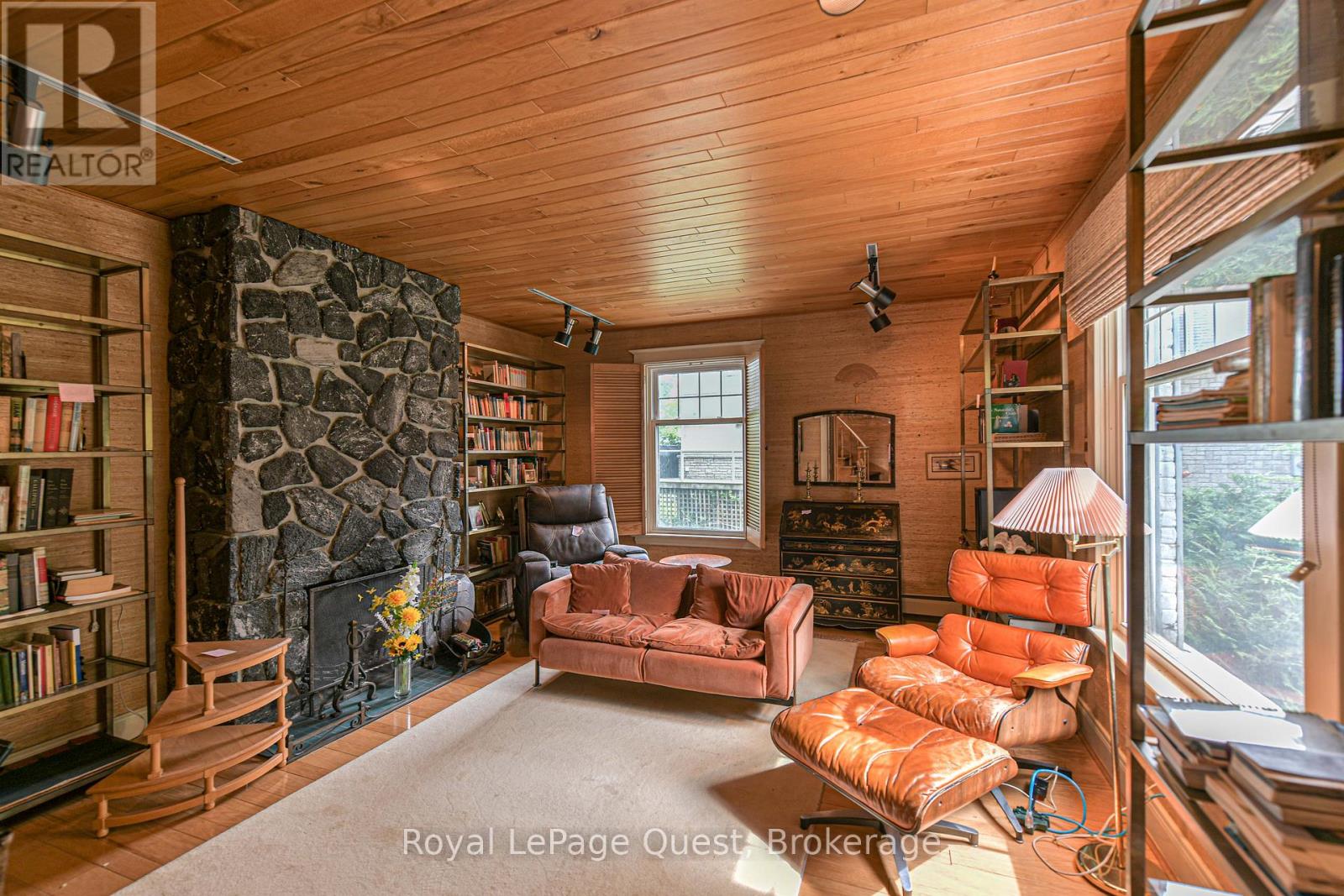 258 BAY STREET - 13