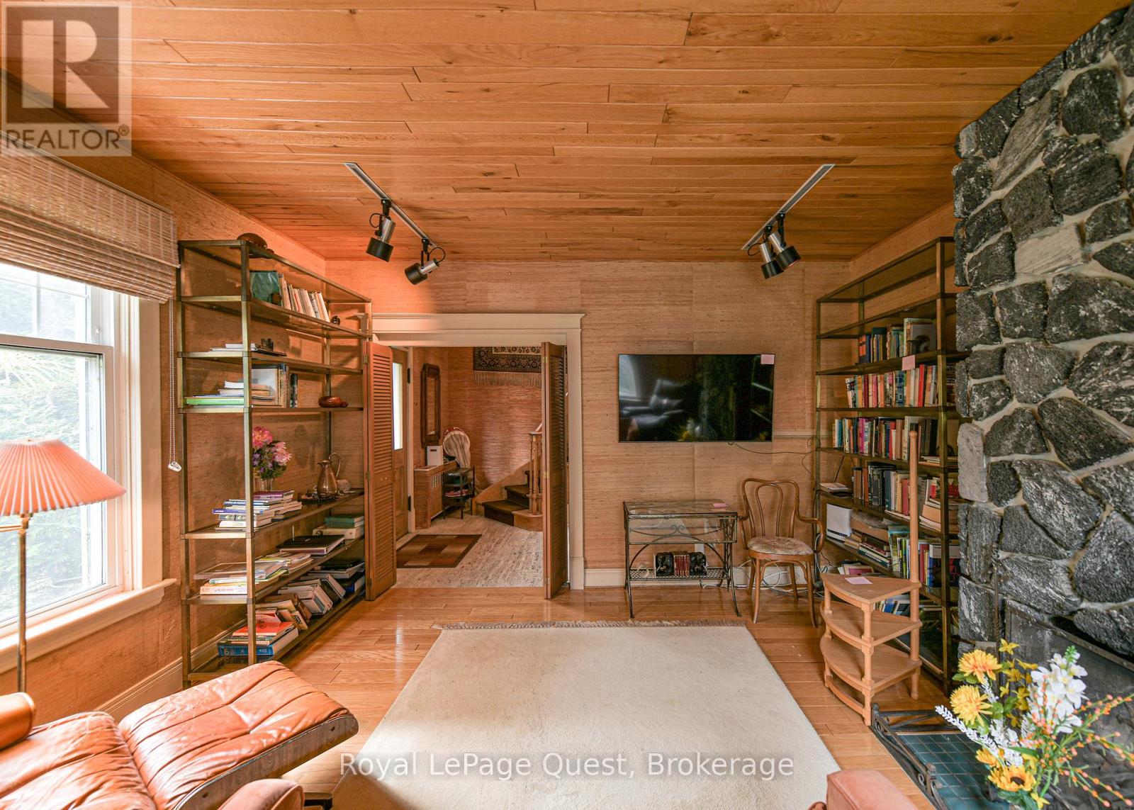 258 BAY STREET - 14