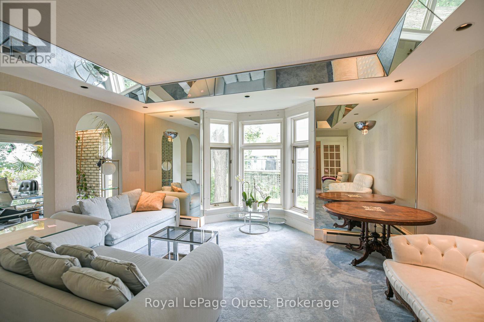 258 BAY STREET - 15