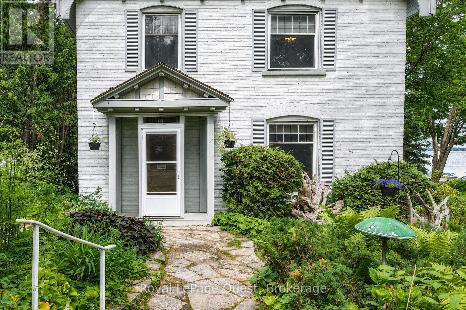 258 BAY STREET - 10