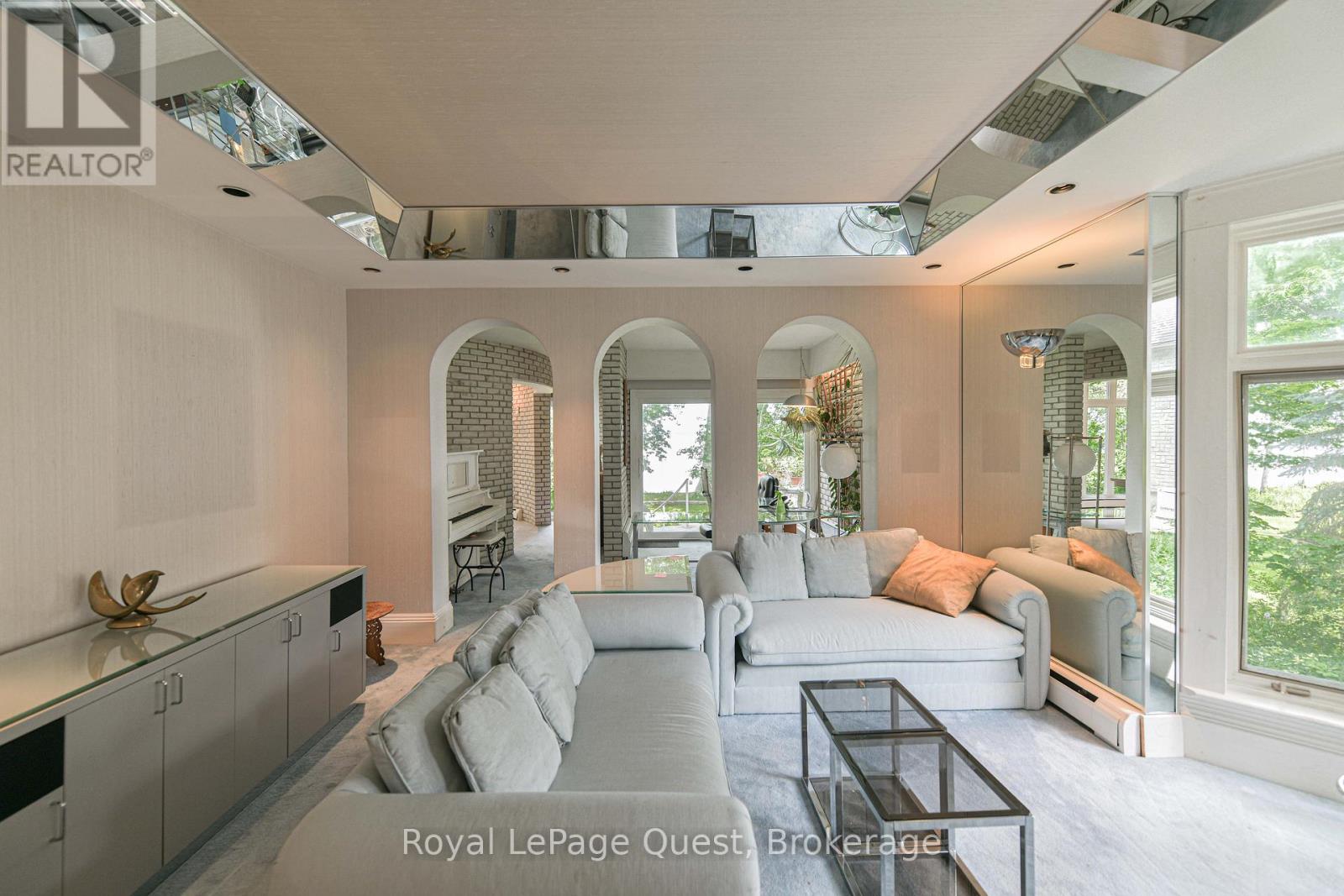 258 BAY STREET - 16
