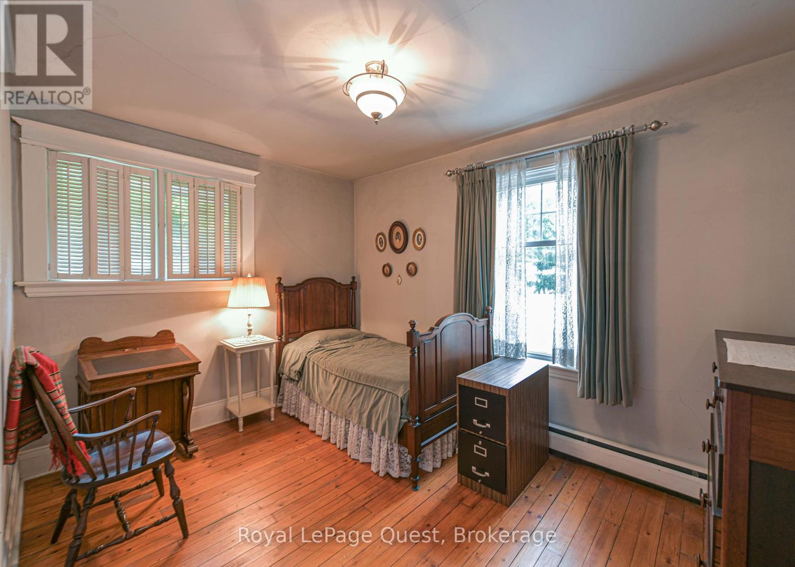 258 BAY STREET - 37