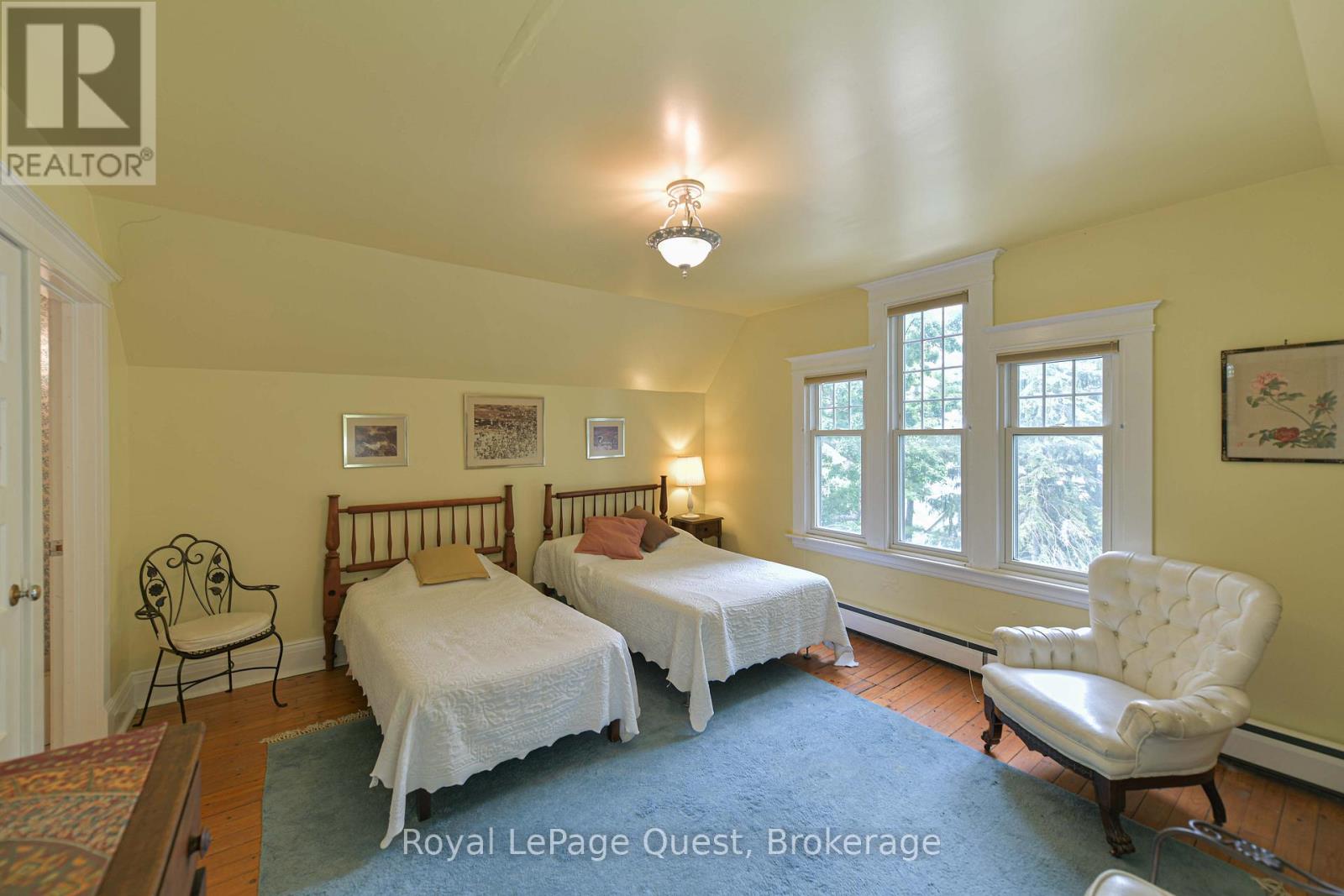258 BAY STREET - 39
