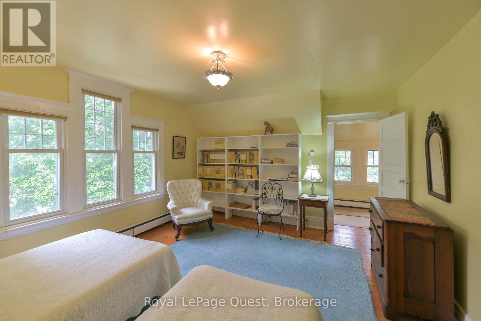 258 BAY STREET - 40
