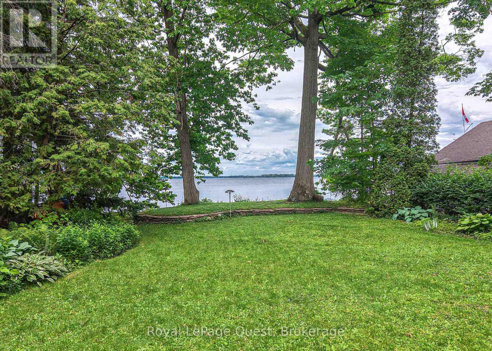 258 BAY STREET - 42