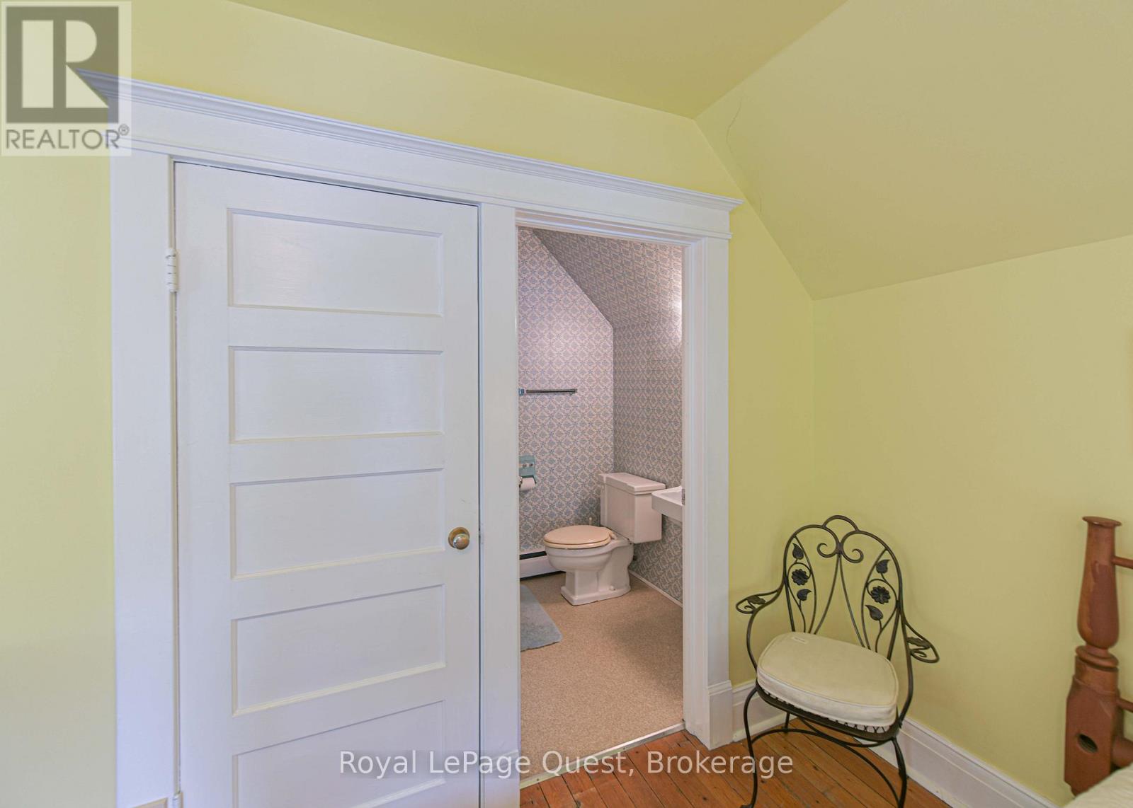 258 BAY STREET - 41