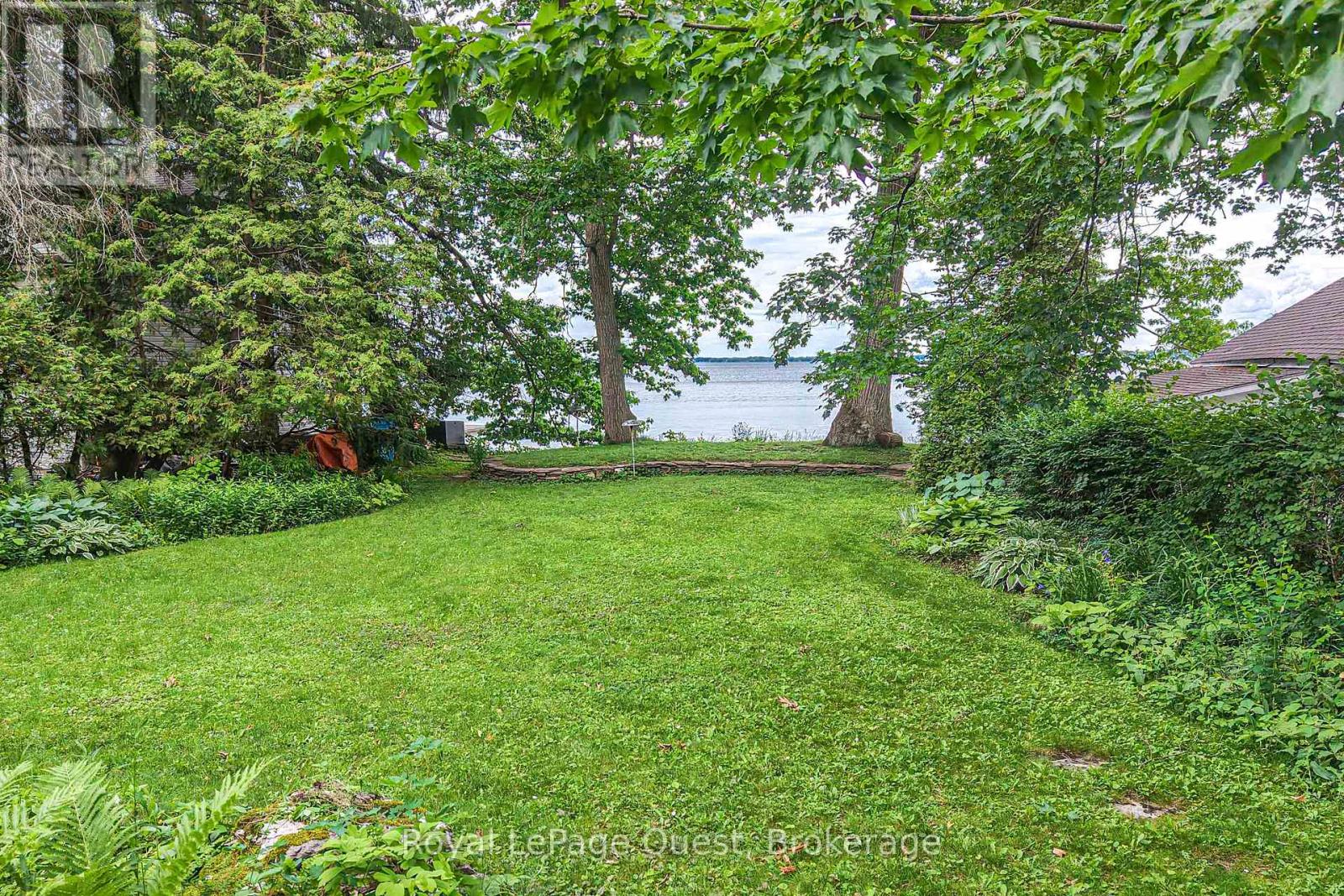 258 BAY STREET - 43