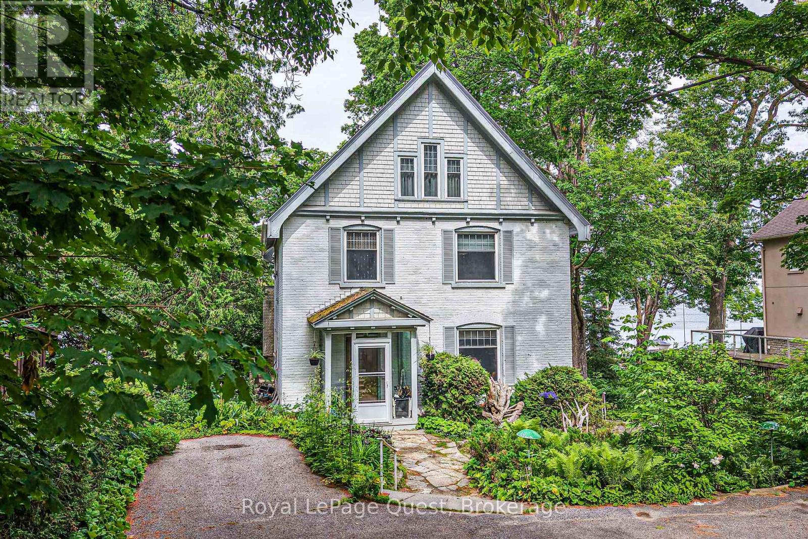258 BAY STREET - 9