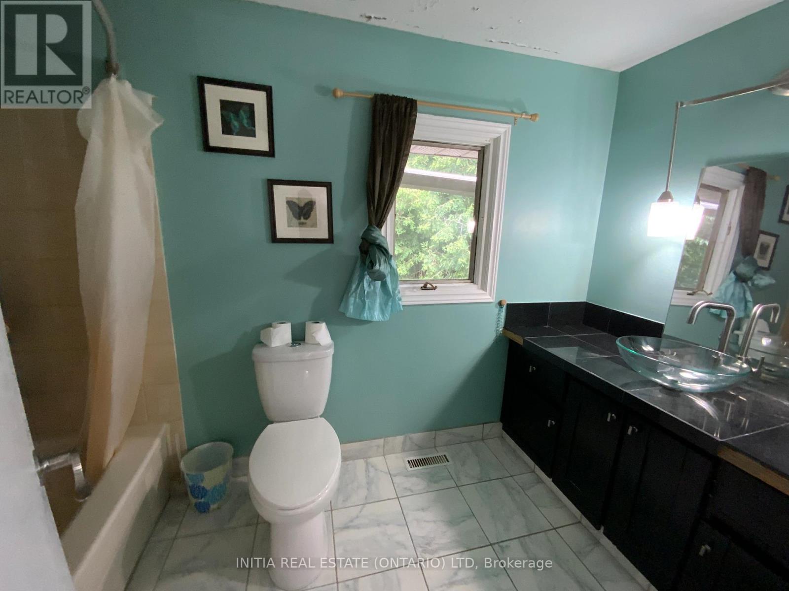 212 CHESHAM PLACE - 14