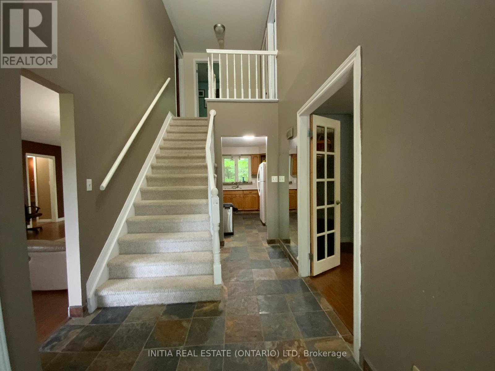 212 CHESHAM PLACE - 3