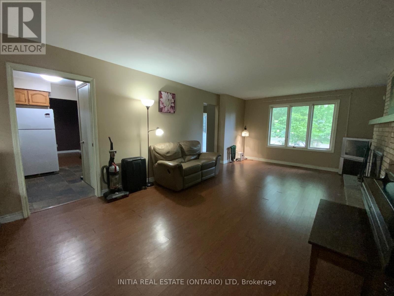 212 CHESHAM PLACE - 8