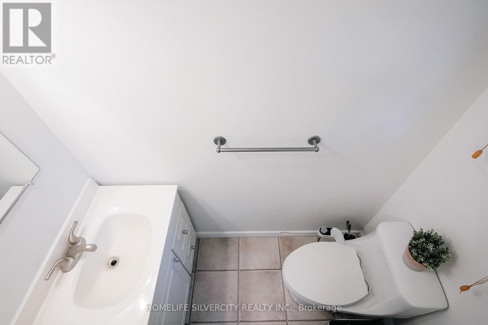 #57 235 BRONTE STREET S - 22