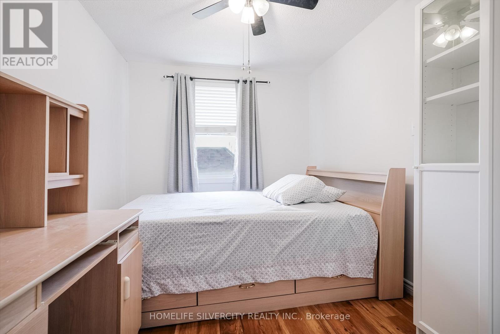 #57 235 BRONTE STREET S - 25