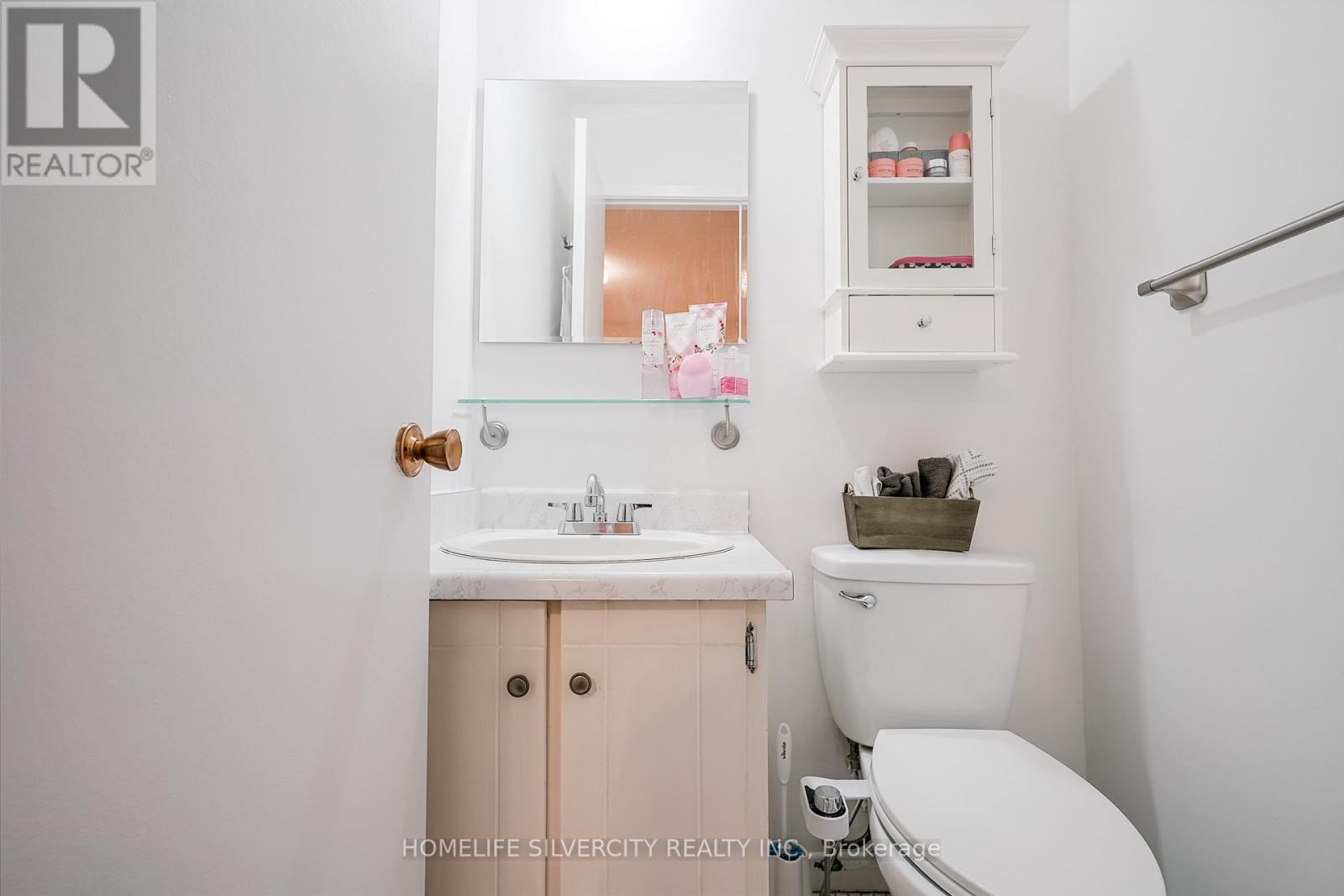 #57 235 BRONTE STREET S - 33