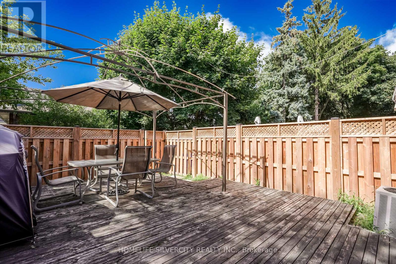 #57 235 BRONTE STREET S - 36