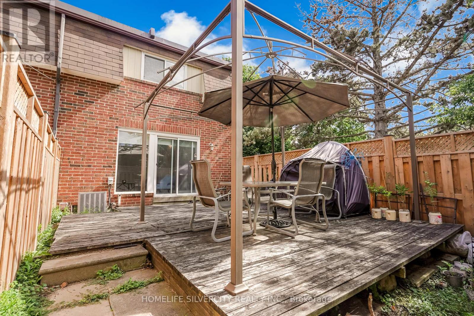 #57 235 BRONTE STREET S - 38