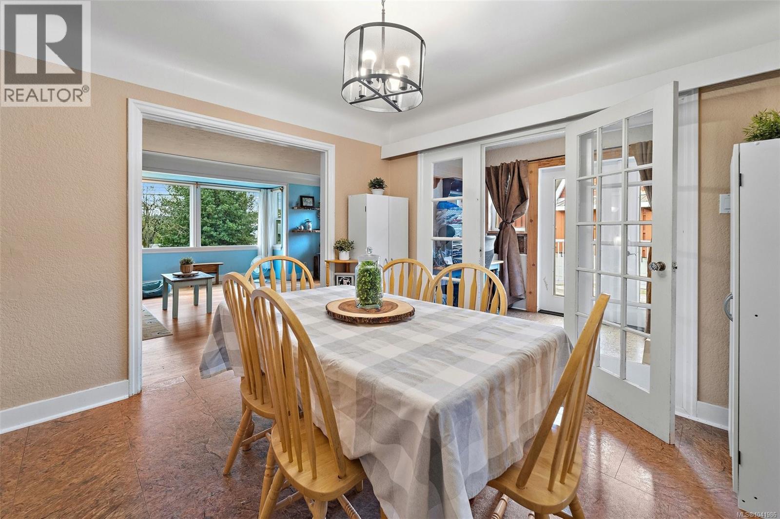 6484 Sooke Rd - 22
