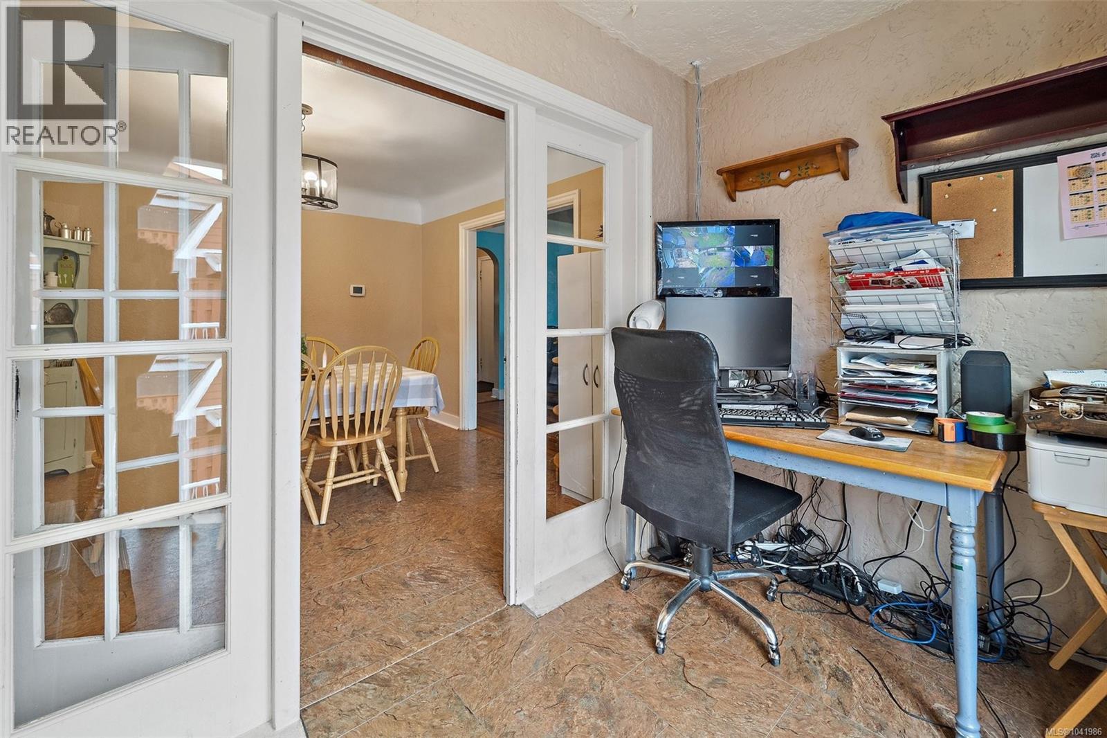 6484 Sooke Rd - 23