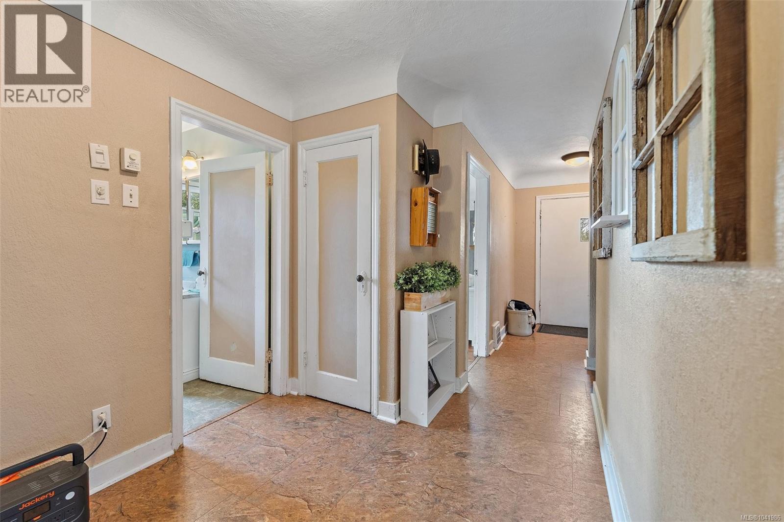 6484 Sooke Rd - 29