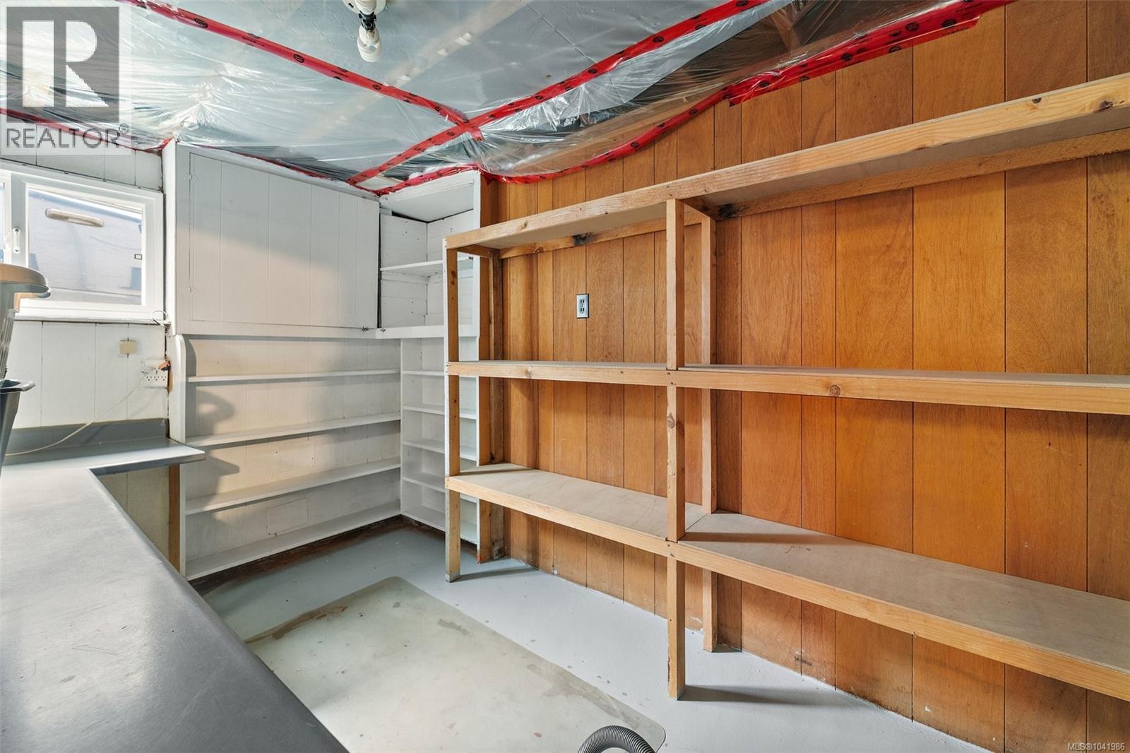 6484 Sooke Rd - 36