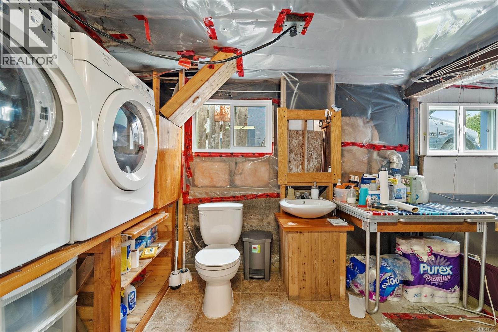 6484 Sooke Rd - 37