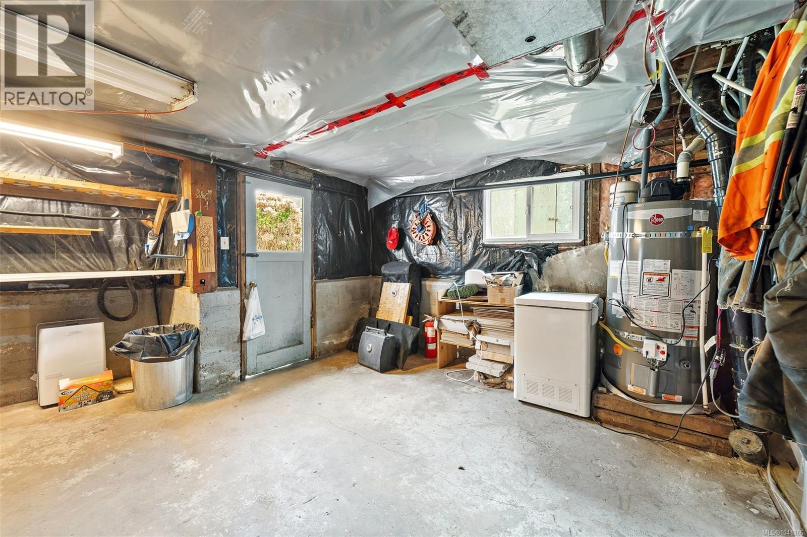 6484 Sooke Rd - 38