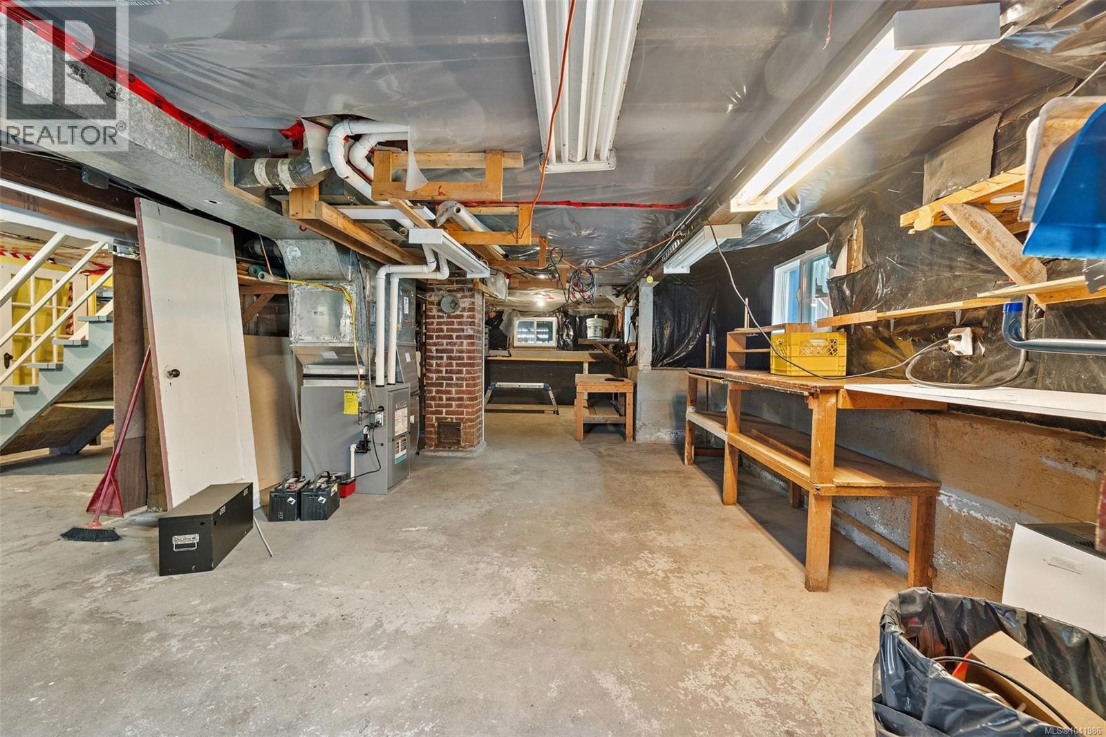 6484 Sooke Rd - 39