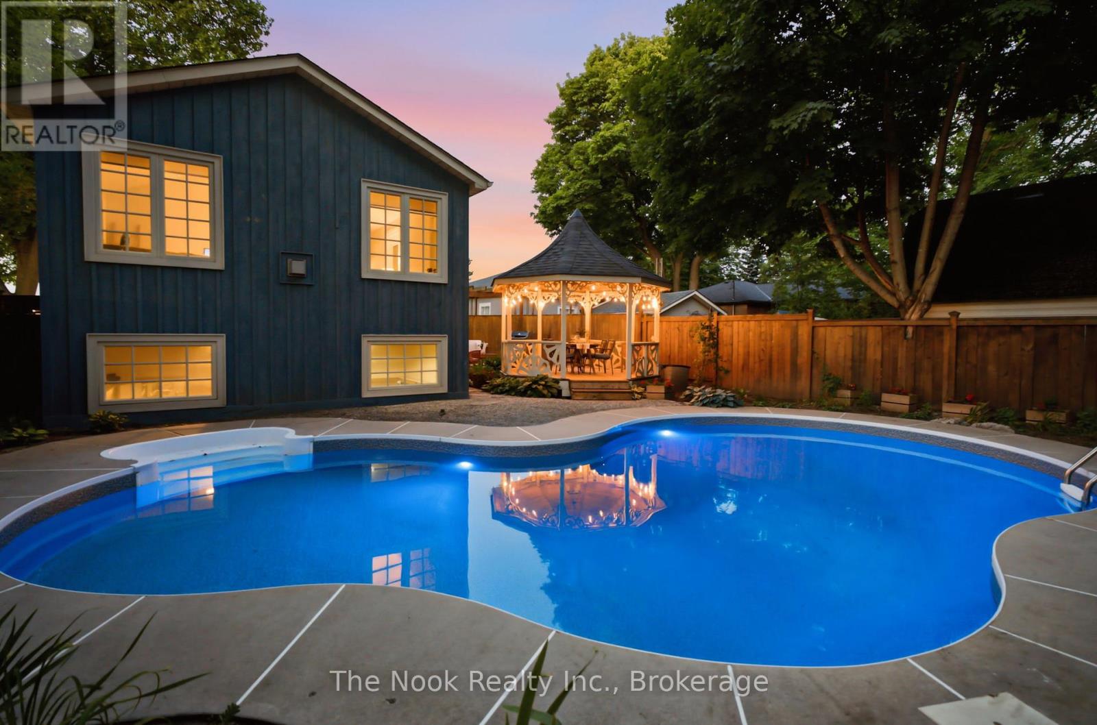 400 BYRON STREET S - 1