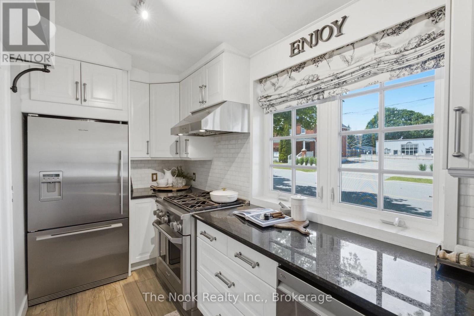 400 BYRON STREET S - 15