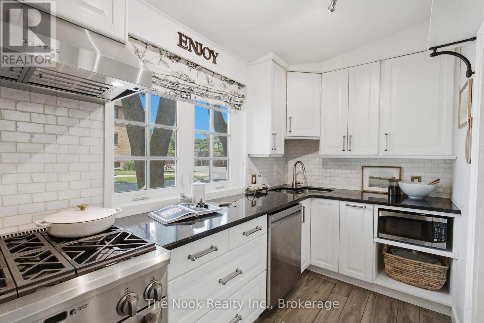 400 BYRON STREET S - 16